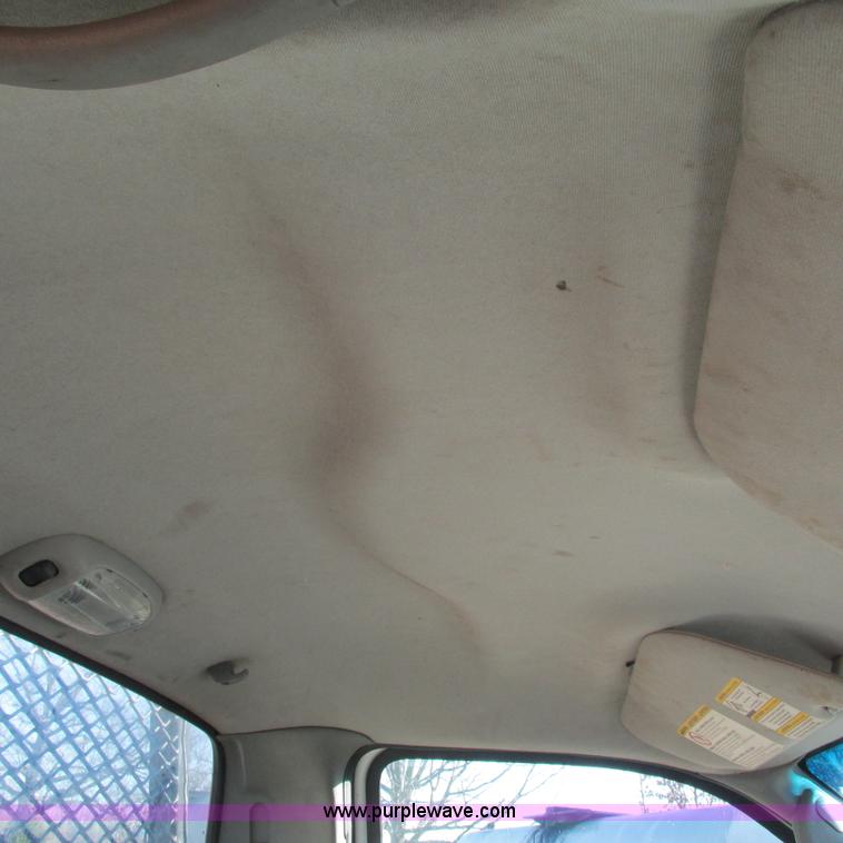 image for item L5346 2005 Ford F450 Super Duty flatbed pickup truck