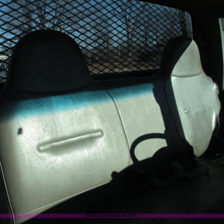 image for item L5346 2005 Ford F450 Super Duty flatbed pickup truck