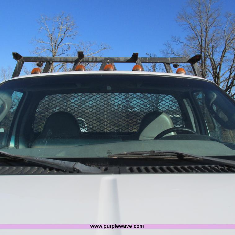 image for item L5346 2005 Ford F450 Super Duty flatbed pickup truck