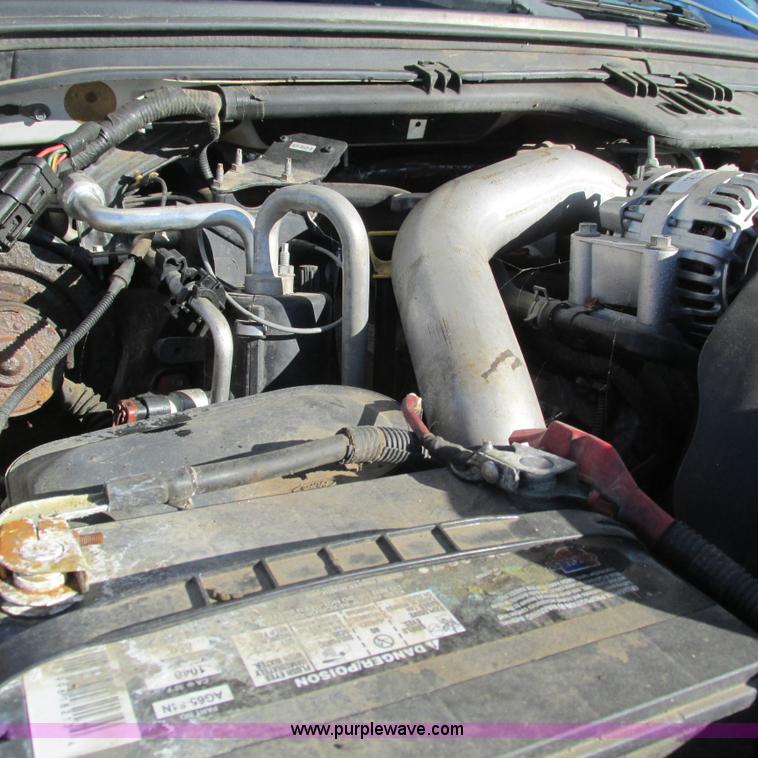 image for item L5346 2005 Ford F450 Super Duty flatbed pickup truck