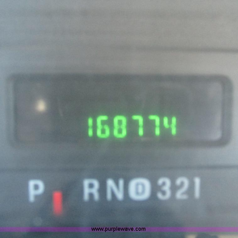 image for item L5346 2005 Ford F450 Super Duty flatbed pickup truck