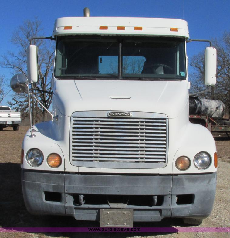 image for item L5348 2000 Freightliner Century Classic semi truck