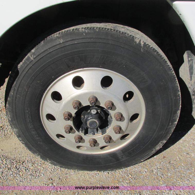 image for item L5348 2000 Freightliner Century Classic semi truck