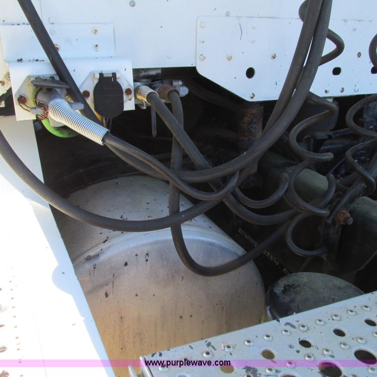 image for item L5348 2000 Freightliner Century Classic semi truck