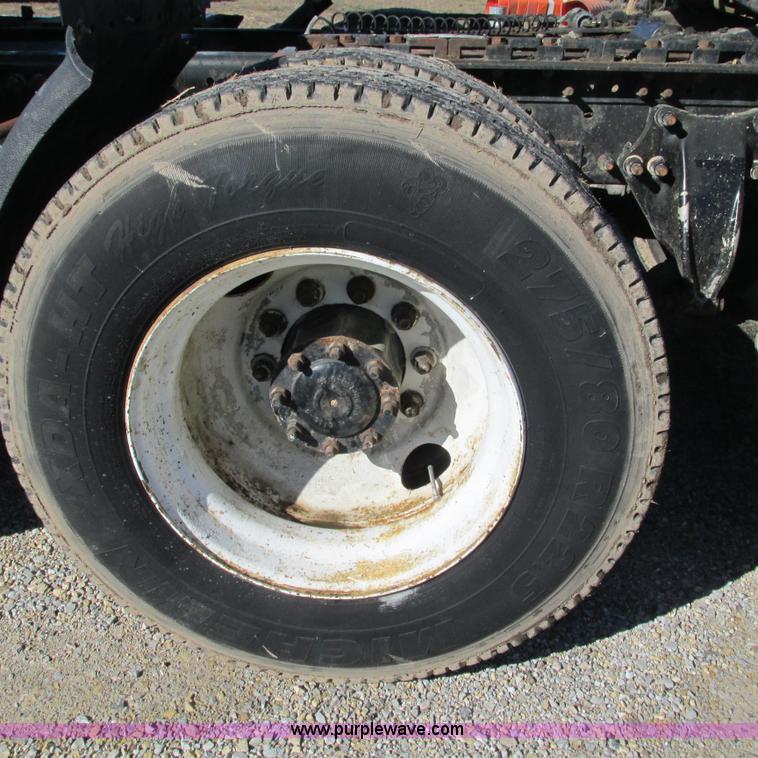 image for item L5348 2000 Freightliner Century Classic semi truck