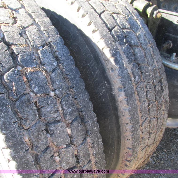 image for item L5348 2000 Freightliner Century Classic semi truck