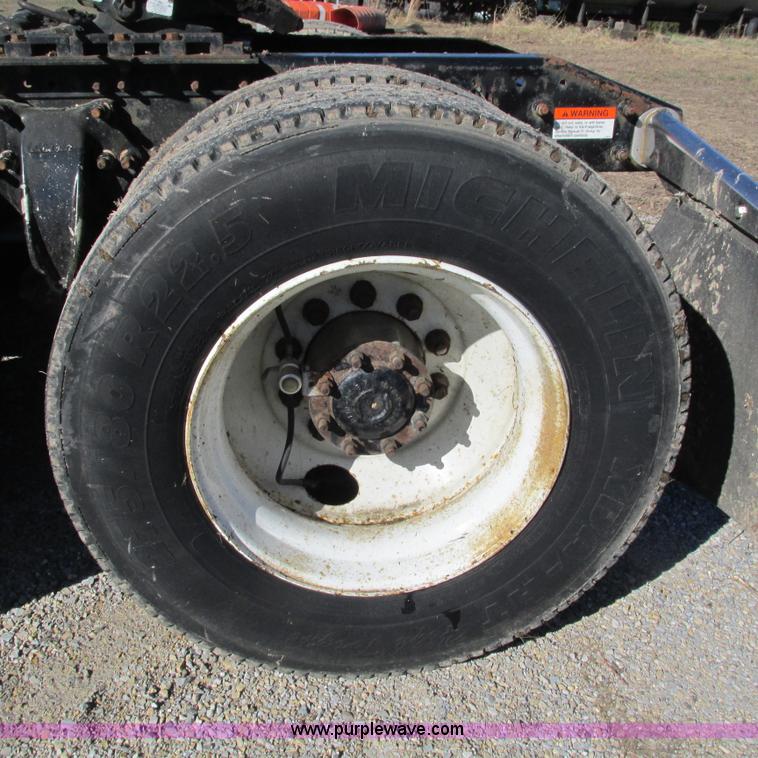 image for item L5348 2000 Freightliner Century Classic semi truck