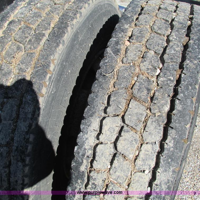 image for item L5348 2000 Freightliner Century Classic semi truck