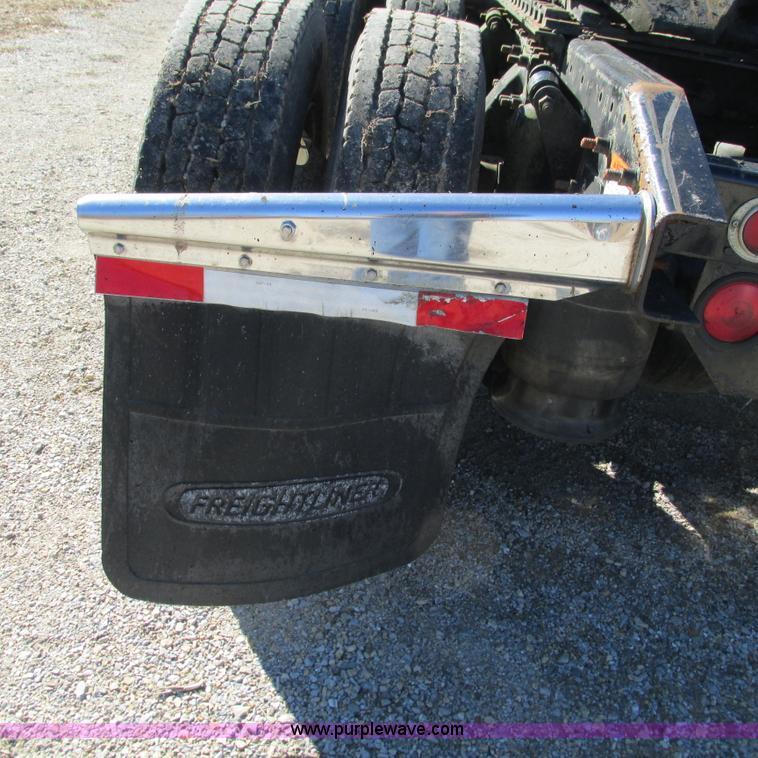 image for item L5348 2000 Freightliner Century Classic semi truck