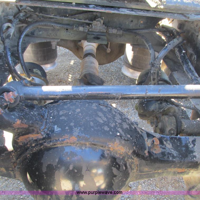 image for item L5348 2000 Freightliner Century Classic semi truck