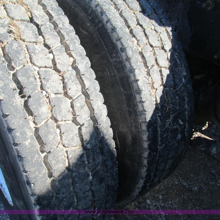 image for item L5348 2000 Freightliner Century Classic semi truck