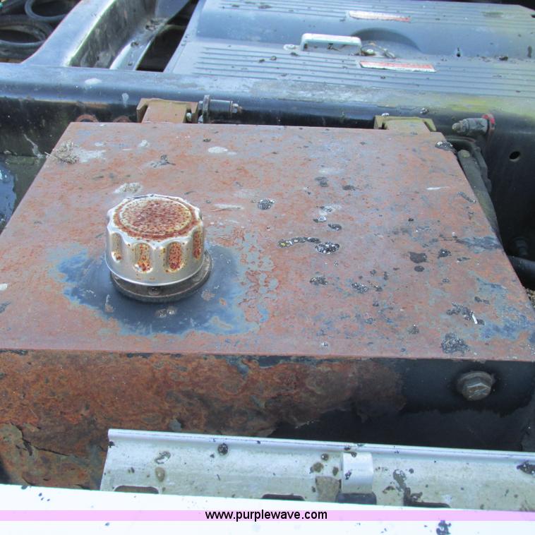 image for item L5348 2000 Freightliner Century Classic semi truck