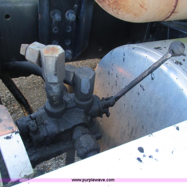 image for item L5348 2000 Freightliner Century Classic semi truck