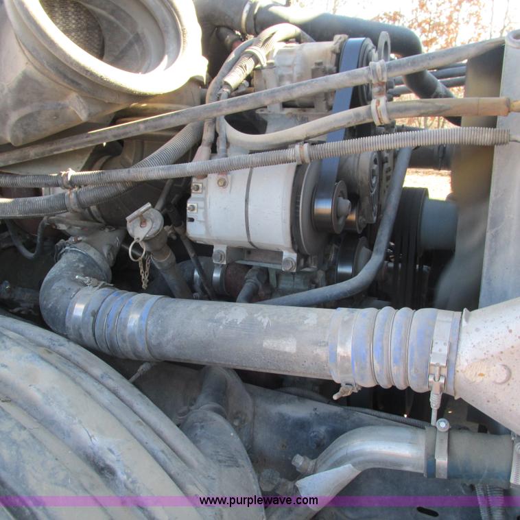 image for item L5348 2000 Freightliner Century Classic semi truck