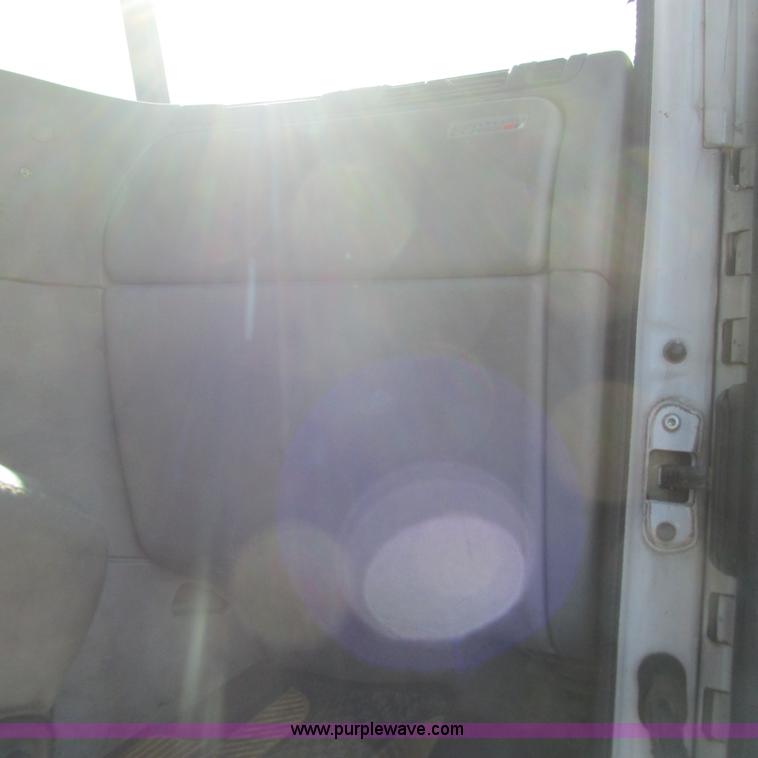 image for item L5348 2000 Freightliner Century Classic semi truck