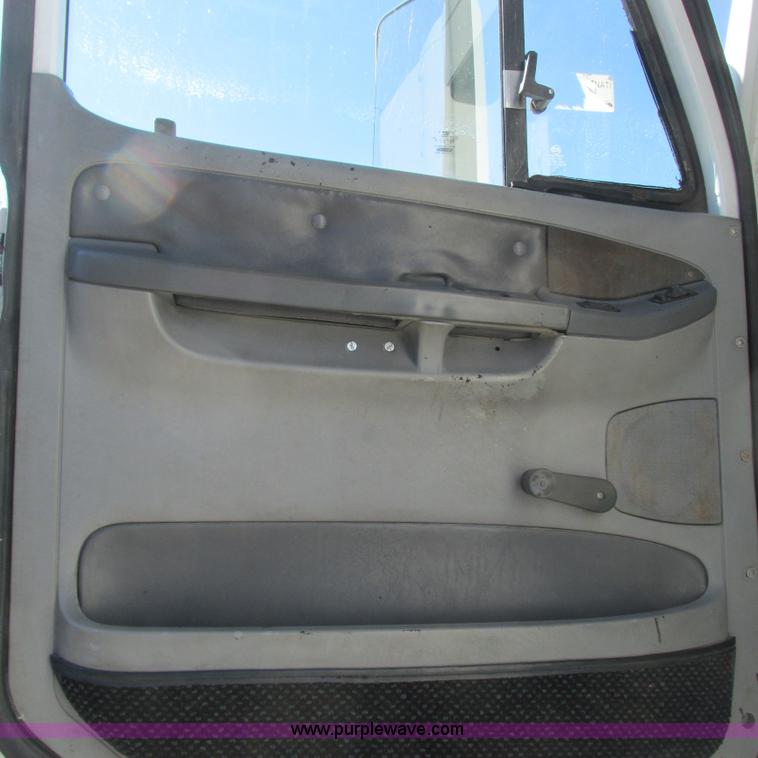 image for item L5348 2000 Freightliner Century Classic semi truck