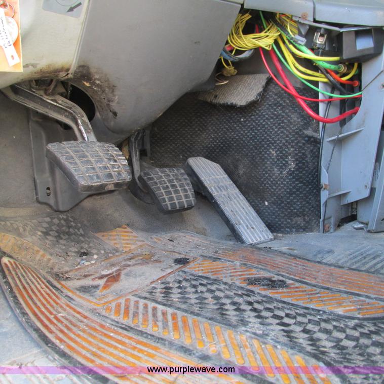 image for item L5348 2000 Freightliner Century Classic semi truck