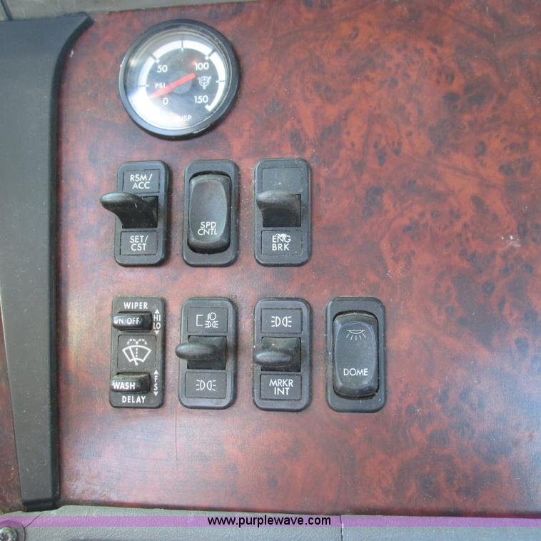 image for item L5348 2000 Freightliner Century Classic semi truck