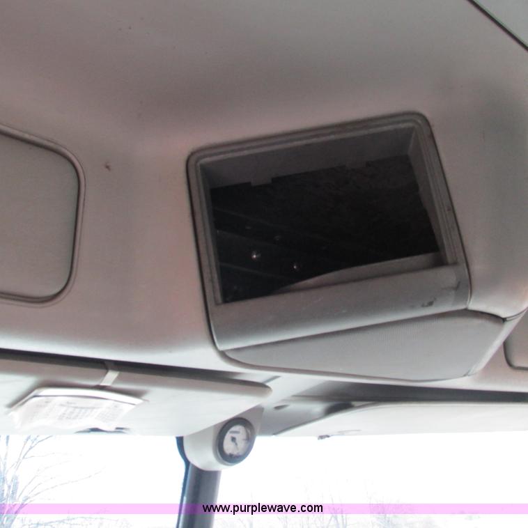 image for item L5348 2000 Freightliner Century Classic semi truck