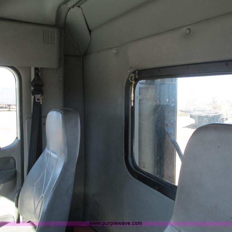 image for item L5348 2000 Freightliner Century Classic semi truck