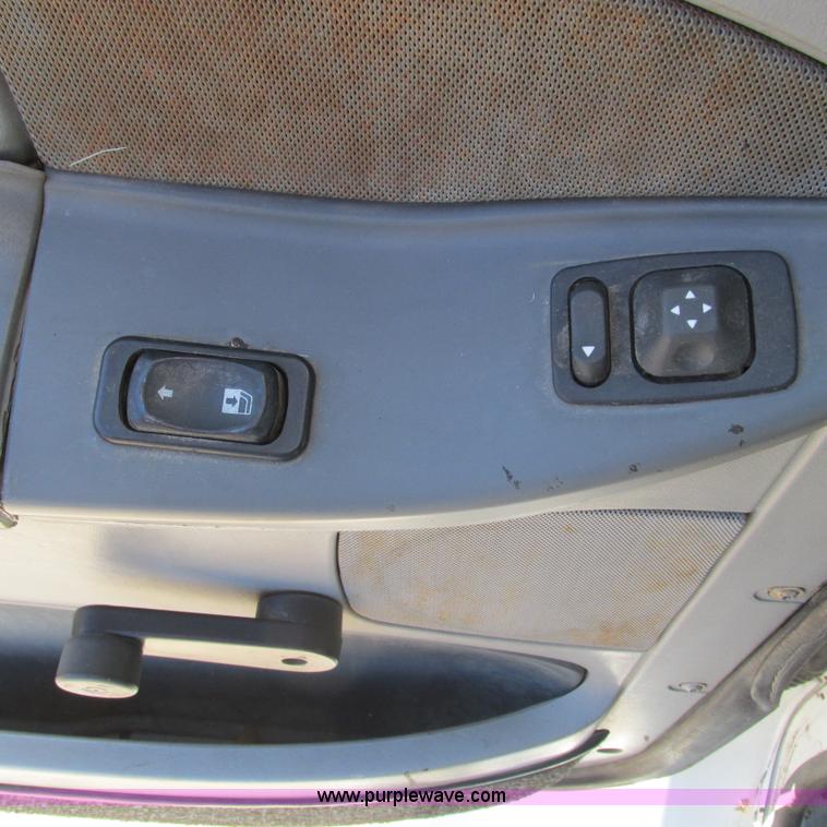 image for item L5348 2000 Freightliner Century Classic semi truck