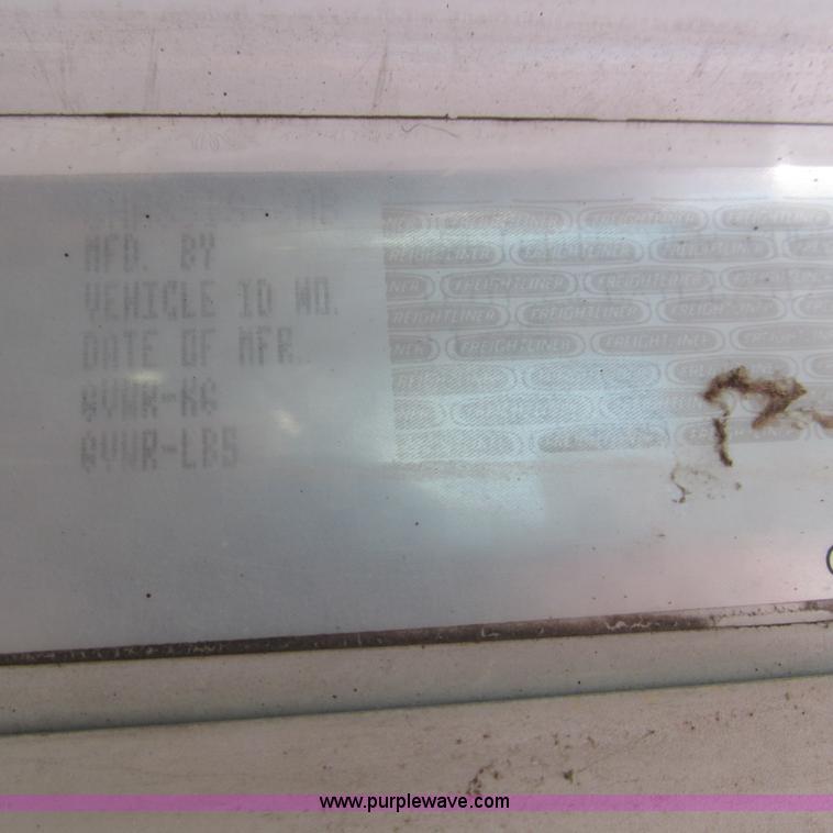 image for item L5348 2000 Freightliner Century Classic semi truck