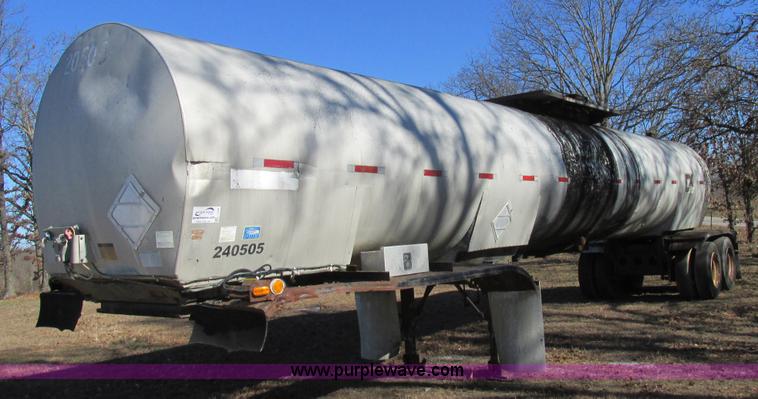 image for item L5349 1980 Fruehauf TEHE2-R7000 tank trailer