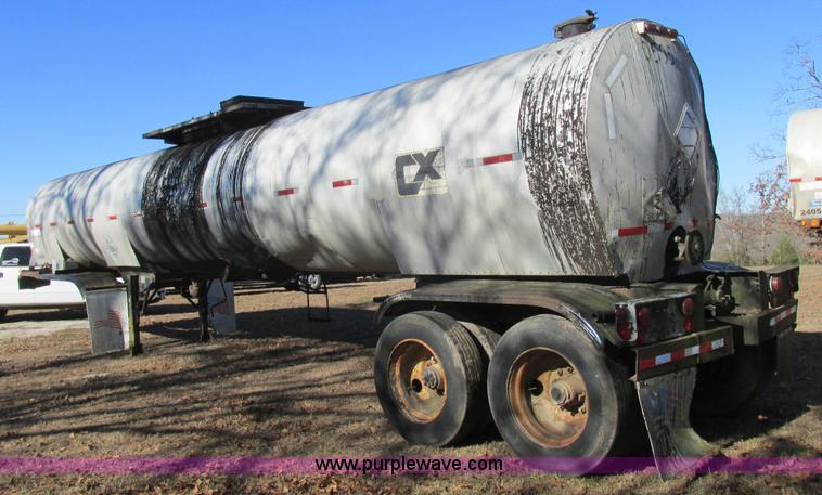 image for item L5349 1980 Fruehauf TEHE2-R7000 tank trailer