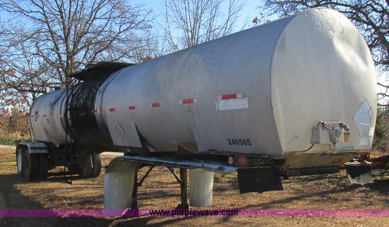 image for item L5349 1980 Fruehauf TEHE2-R7000 tank trailer