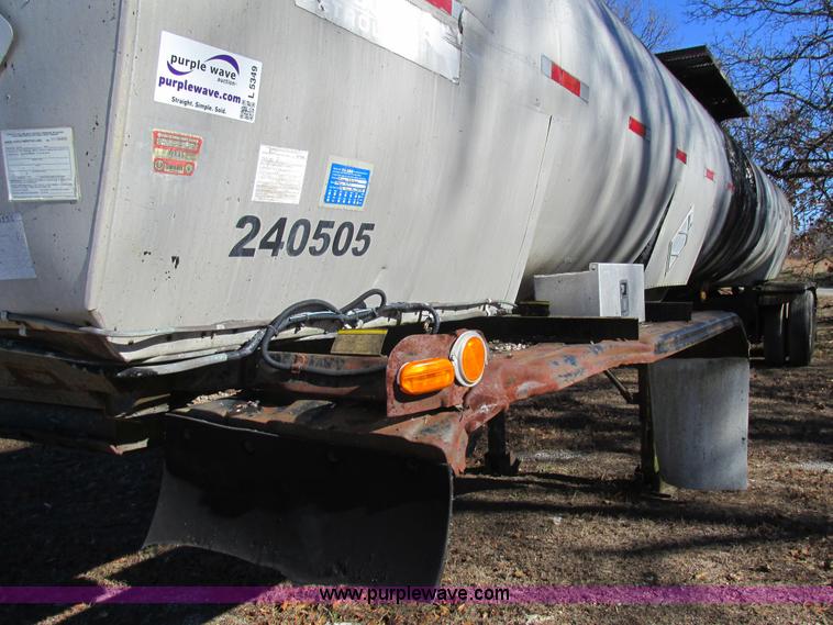 image for item L5349 1980 Fruehauf TEHE2-R7000 tank trailer