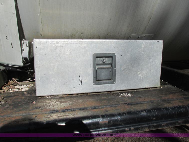 image for item L5349 1980 Fruehauf TEHE2-R7000 tank trailer