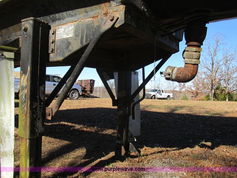 image for item L5349 1980 Fruehauf TEHE2-R7000 tank trailer