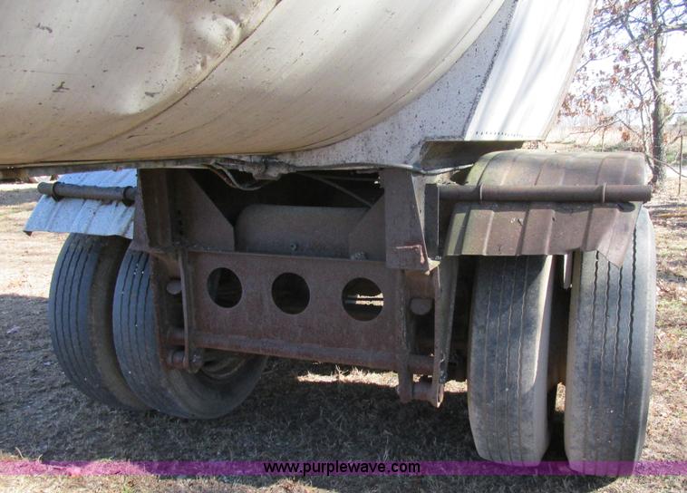 image for item L5349 1980 Fruehauf TEHE2-R7000 tank trailer