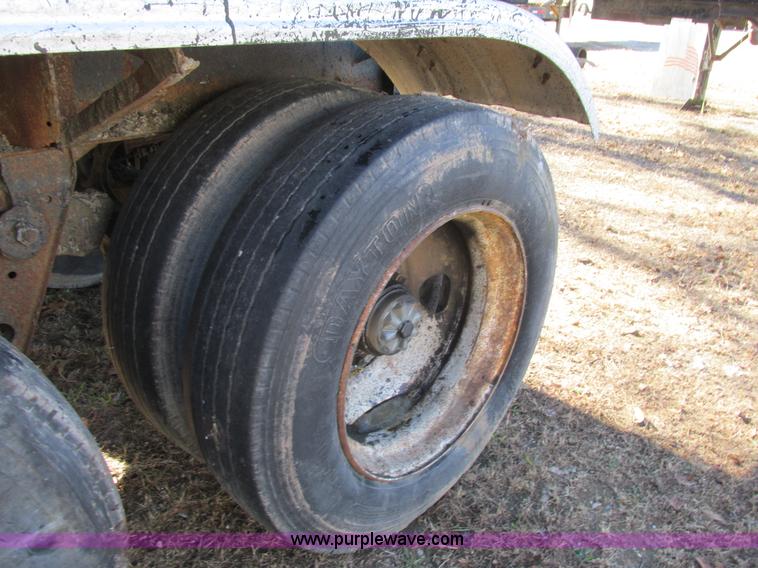 image for item L5349 1980 Fruehauf TEHE2-R7000 tank trailer