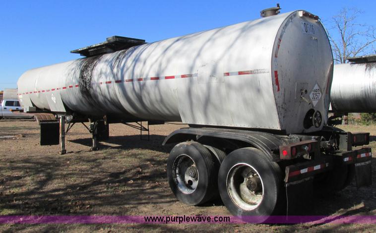 image for item L5350 1981 Fruehauf TEH-F2-R7000 tank trailer