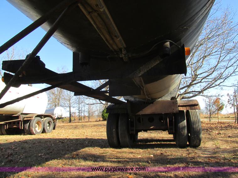 image for item L5350 1981 Fruehauf TEH-F2-R7000 tank trailer