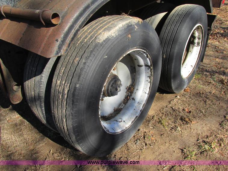 image for item L5350 1981 Fruehauf TEH-F2-R7000 tank trailer