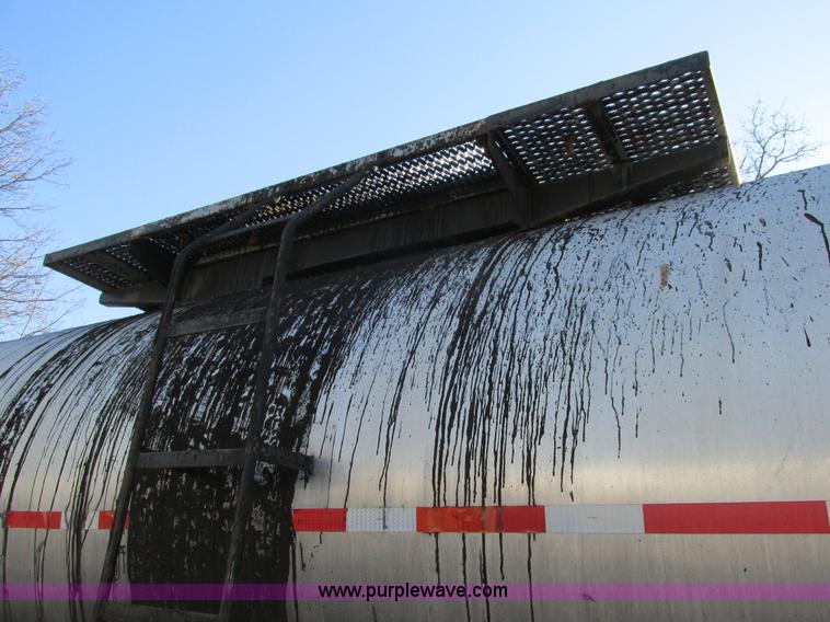 image for item L5350 1981 Fruehauf TEH-F2-R7000 tank trailer