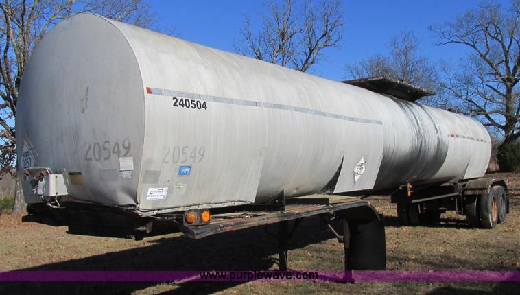 image for item L5351 1981 Fruehauf tank trailer
