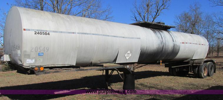 image for item L5351 1981 Fruehauf tank trailer
