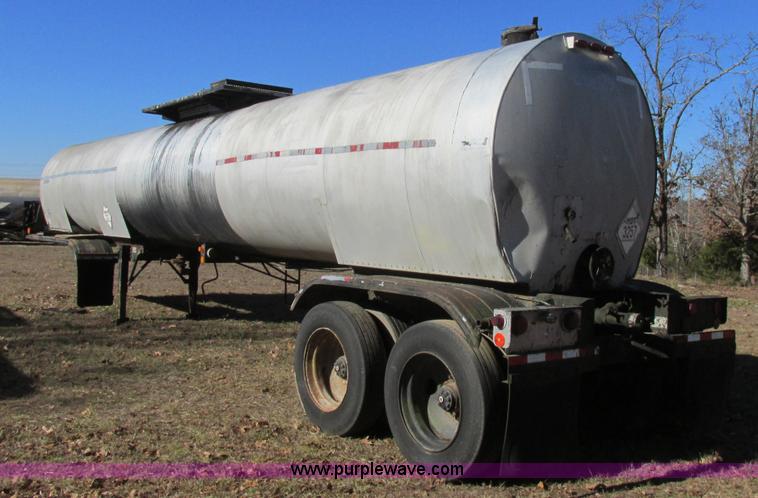 image for item L5351 1981 Fruehauf tank trailer
