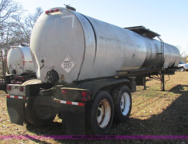 image for item L5351 1981 Fruehauf tank trailer