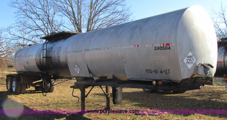 image for item L5351 1981 Fruehauf tank trailer