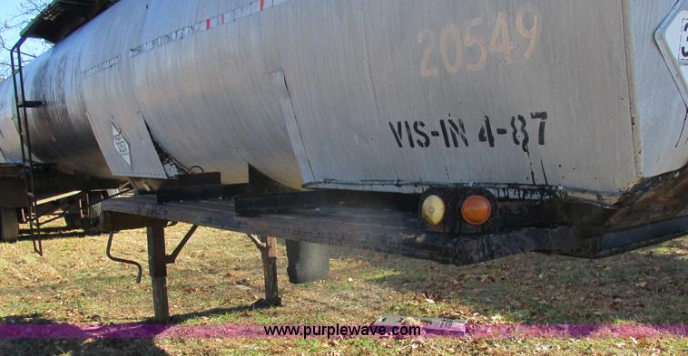 image for item L5351 1981 Fruehauf tank trailer