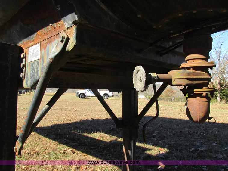 image for item L5351 1981 Fruehauf tank trailer