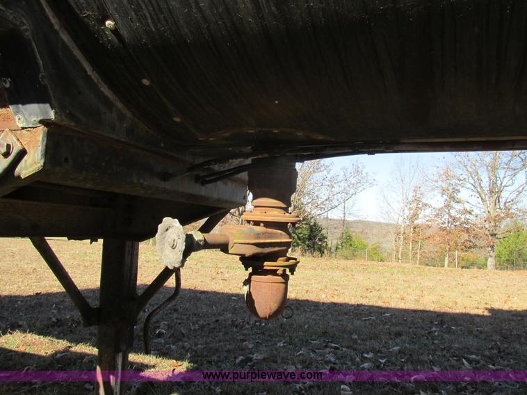 image for item L5351 1981 Fruehauf tank trailer