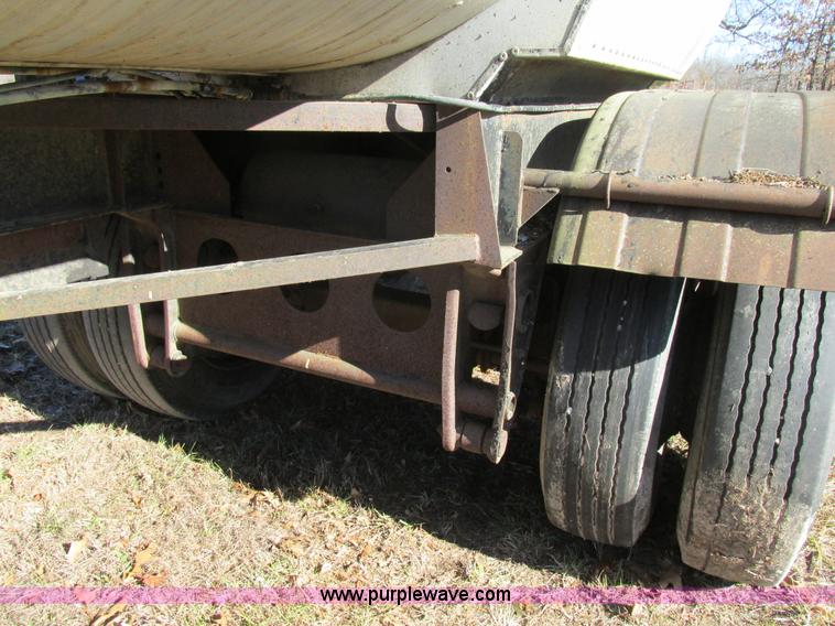 image for item L5351 1981 Fruehauf tank trailer