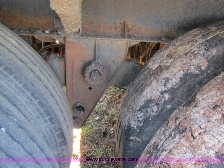 image for item L5351 1981 Fruehauf tank trailer