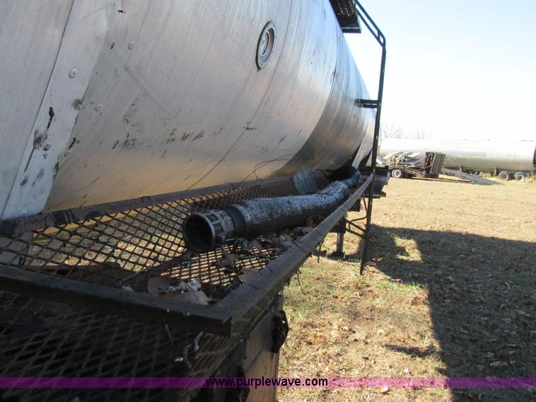 image for item L5351 1981 Fruehauf tank trailer