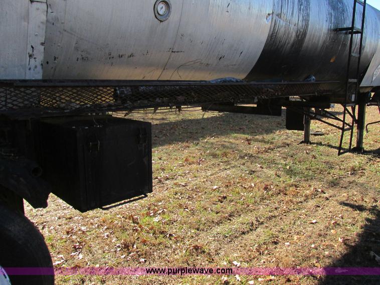 image for item L5351 1981 Fruehauf tank trailer